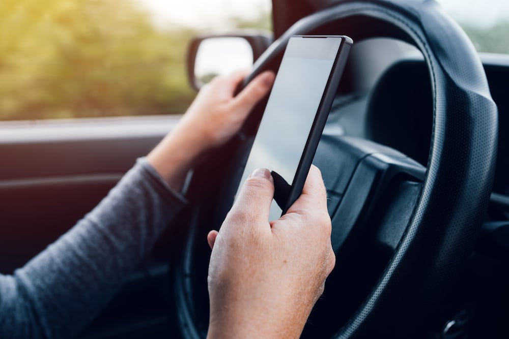 Accidentes de carro por enviar mensaje de texto