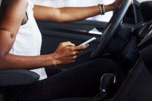 Accidentes de auto por los smartphones